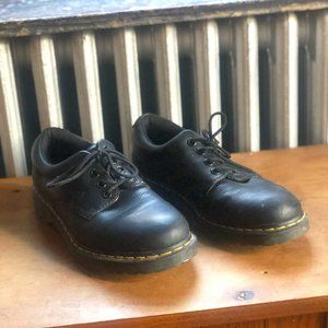 Classic Men's Dr. Martens Oxfords - Size 9